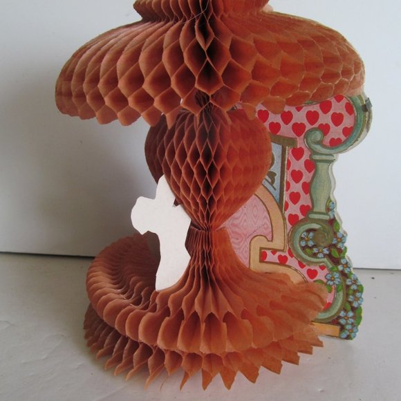 Antique Victorian Valentine Decor Cupids Antique Honey Comb Centerpiece - Picture 4 of 8